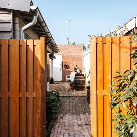 Rosa's Cottage, Garden And Free Parking Apartman Zandvoort