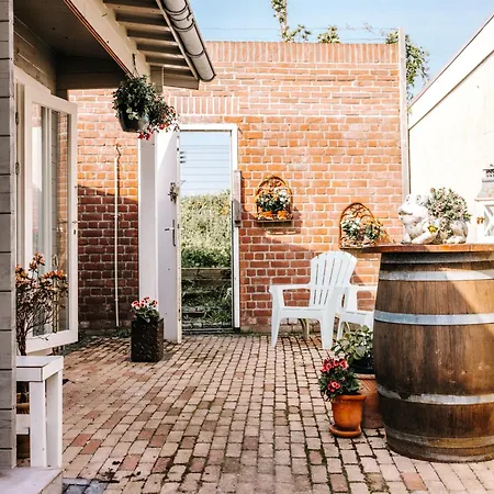 Rosa's Cottage, Garden And Free Parking