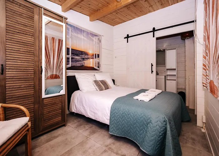 Apartman Rosa's Cottage, Garden And Free Parking