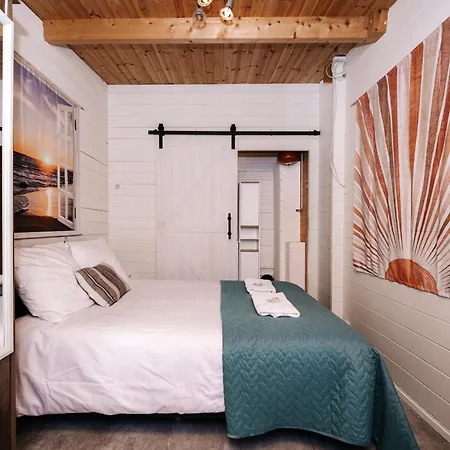 Apartment Rosa's Cottage, Garden And Free Parking *