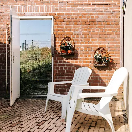 Apartment Rosa's Cottage, Garden And Free Parking