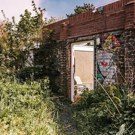 Διαμέρισμα Rosa's Cottage, Garden And Free Parking