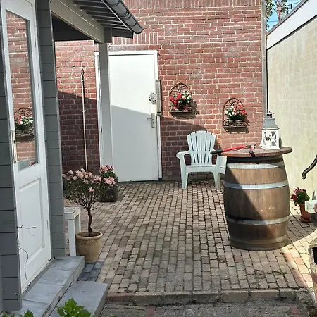 Rosa's Cottage, Garden And Free Parking *