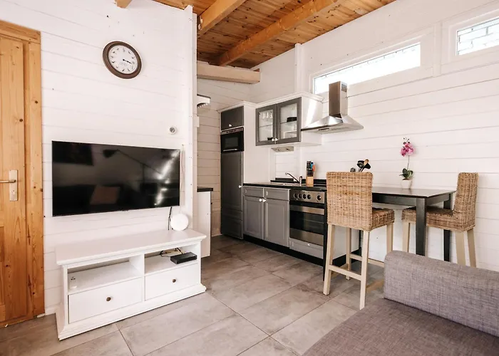 Daire Rosa's Cottage, Garden And Free Parking