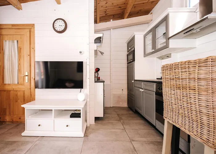 Rosa's Cottage, Garden And Free Parking Апартаменты *