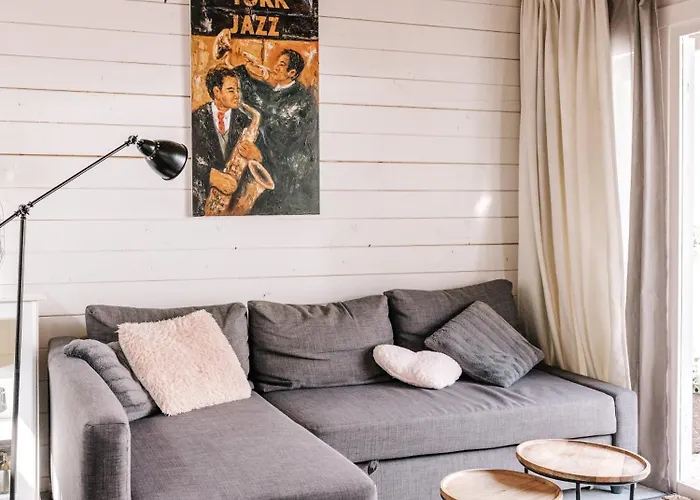 Daire Rosa's Cottage, Garden And Free Parking *