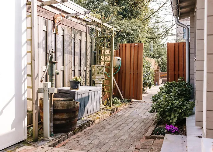 Rosa's Cottage, Garden And Free Parking *